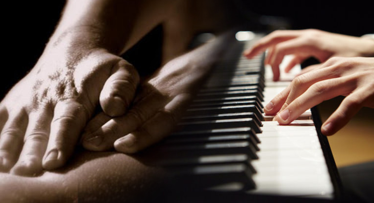 sul corpo o sui tasti di un pianoforte…mani d’artista…