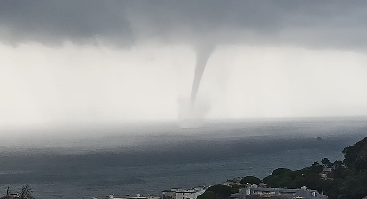 29 agosto, una spettacolare tromba d’aria sul mare davanti a Pegli…